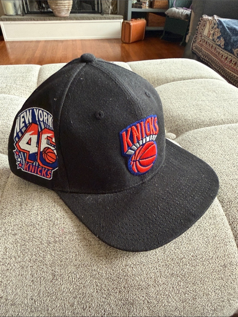 New York Knicks Embroidered Patch Cap Mitchell & Ness Black